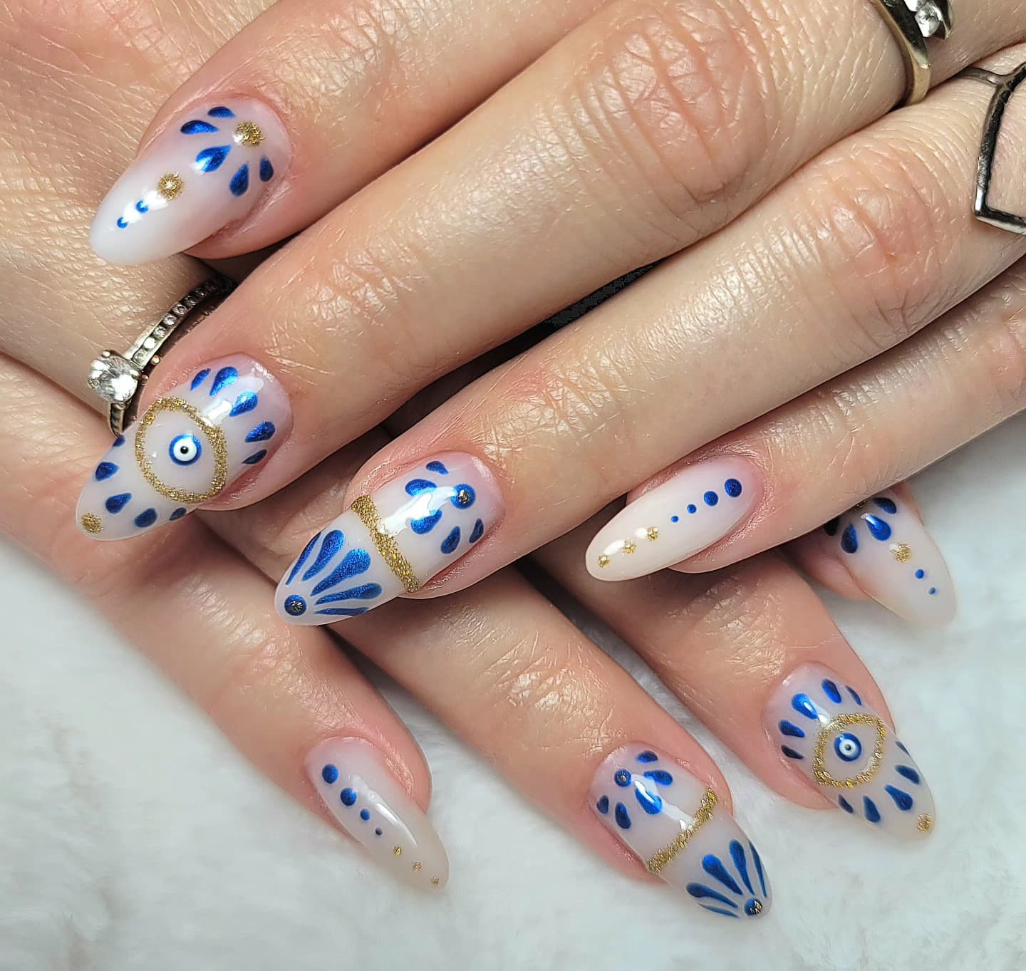 Remplissage gel - Nail art oeil grec