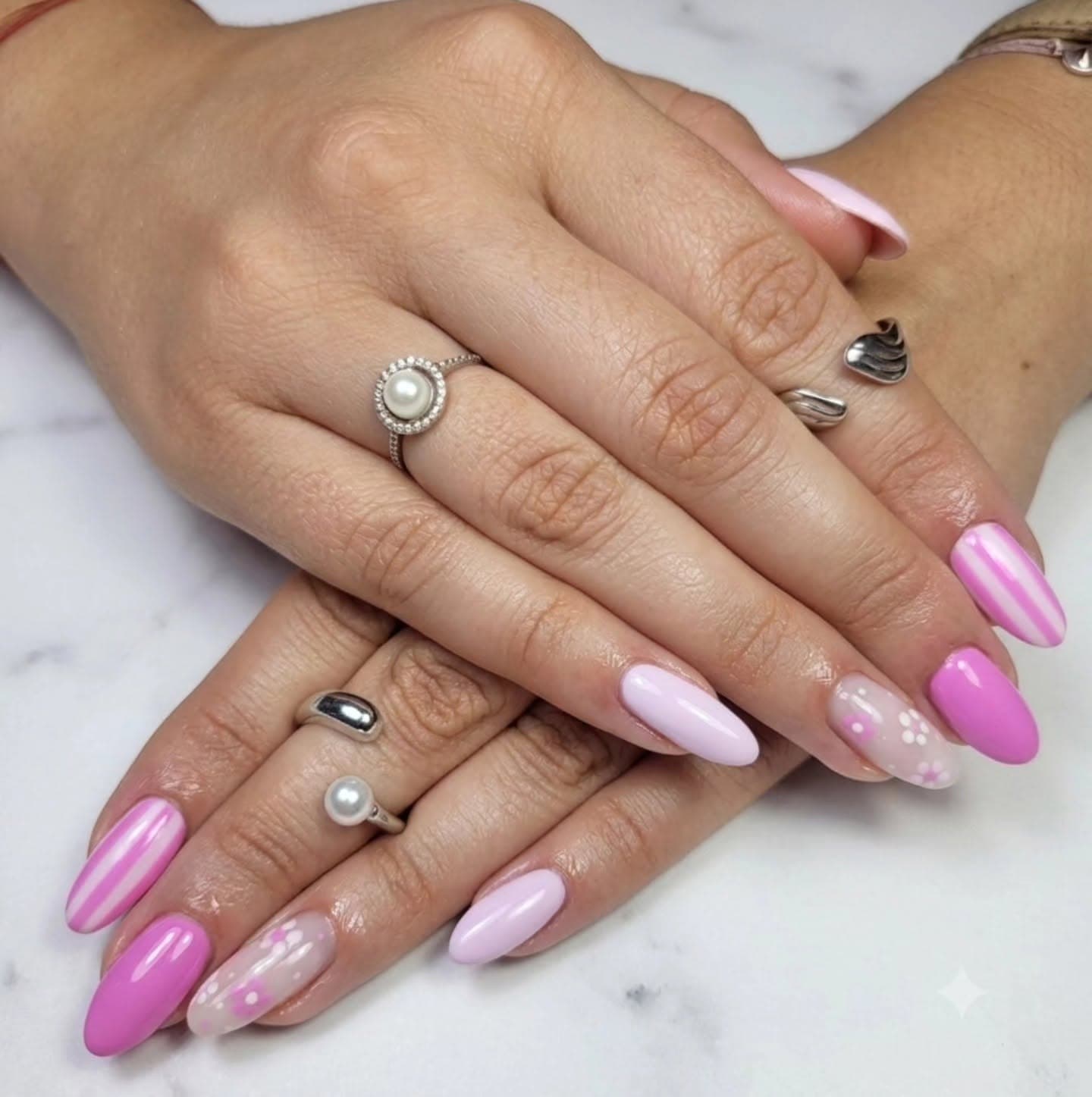 Remplissage gel - Nail art fleurs et lignes