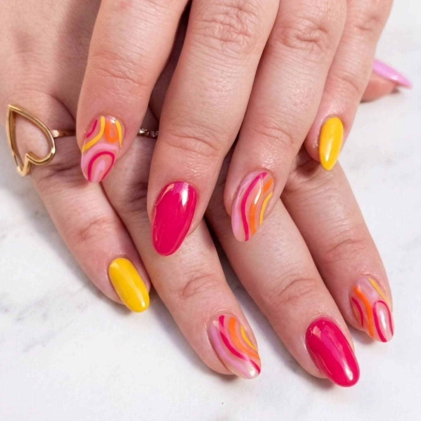 Remplissage gainage - Nail art graphique